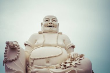 Büyük oturan gülümseyen Buda Vinh Tranh Pagoda içinde My Tho, Mekong Delta adlı heykeli