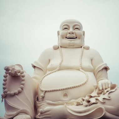Büyük oturan gülümseyen Buda Vinh Tranh Pagoda içinde My Tho, Mekong Delta adlı heykeli