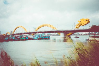 Dragon köprü (Cua Rong), Han Nehri, bir ejderha şeklinde inşa edilmiş modern bu köprü üstünden geçiyor. Da Nang city, Vietnam sembolüdür.