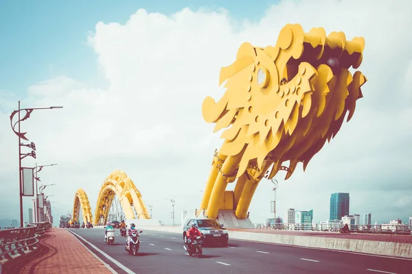 Nang 2018年11月25日 Cua Rong 这座现代化的桥横跨汉江 设计和建造在龙的形状 它是大港市的象征 — 图库照片