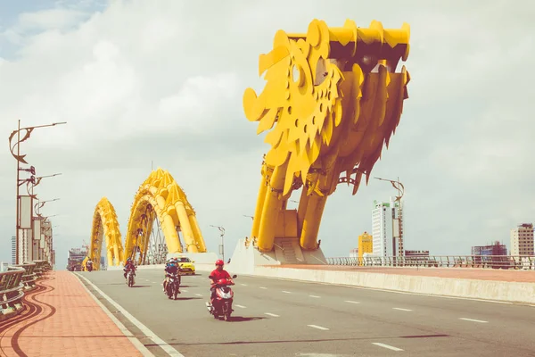 Nang 2018年11月25日 Cua Rong 这座现代化的桥横跨汉江 设计和建造在龙的形状 它是大港市的象征 — 图库照片