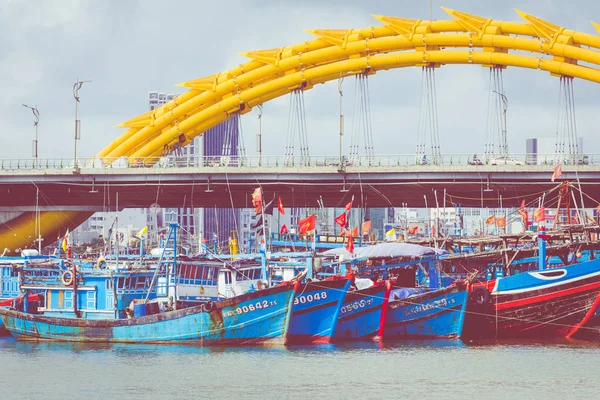 Ντα Νανγκ Βιετνάμ Νοεμβρίου 2018 Μπλε Σκάφη Και Την Γέφυρα — Φωτογραφία Αρχείου
