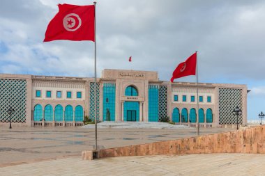 Tunis, Tunus - 10 Aralık 2018: Tunus genel Meydanı, ulusal anıt ve Belediye Binası, Tunus.