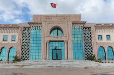 Tunis, Tunus - 10 Aralık 2018: Tunus genel Meydanı, ulusal anıt ve Belediye Binası, Tunus.