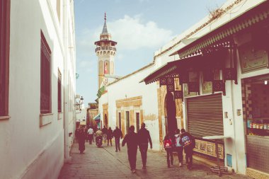 Tunis, Tunus - 10 Aralık 2018: Minare Tunus Medina.