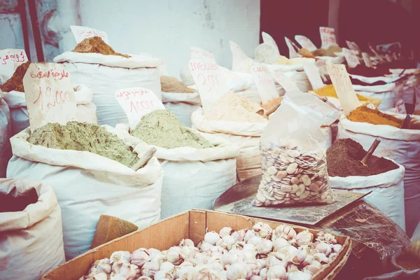 従来の通り市場のスパイス スースのメディナ 中世の町 チュニジア — ストック写真
