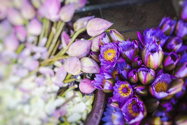 Flowers Sold Used Offerings Front Temple Tooth Relic Kandy Sri — Stock Photo, Image