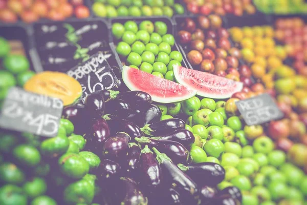 Puesto Mercado Con Frutas Verduras Tropicales Enfoque Selectivo — Foto de Stock