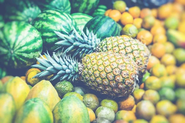 Marktstand Mit Tropischem Obst Und Gemüse Selektiver Fokus — Stockfoto
