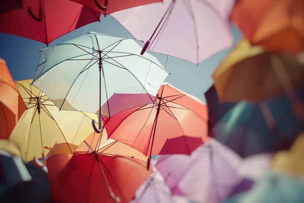 Flerfärgad Paraplyer Bakgrund Selektivt Fokus — Stockfoto