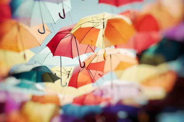 Flerfärgad Paraplyer Bakgrund Selektivt Fokus — Stockfoto