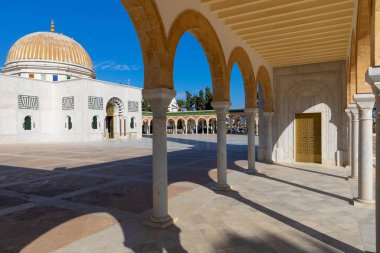 Habib Bourgiba anıtı, Tunus Cumhuriyeti 'nin ilk cumhurbaşkanı. Manastır