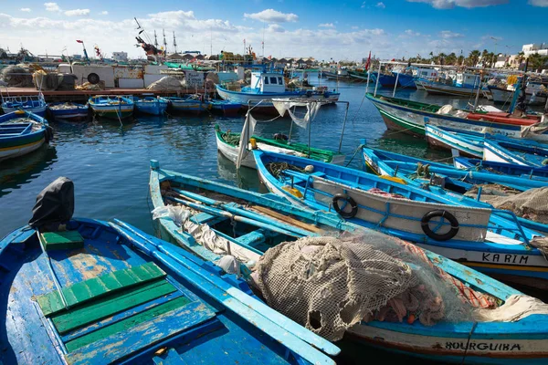Mahdia, Tunisia - 15 Aralık 2018: Bir balıkçı limanı Mahdia, Tunus tekneler.