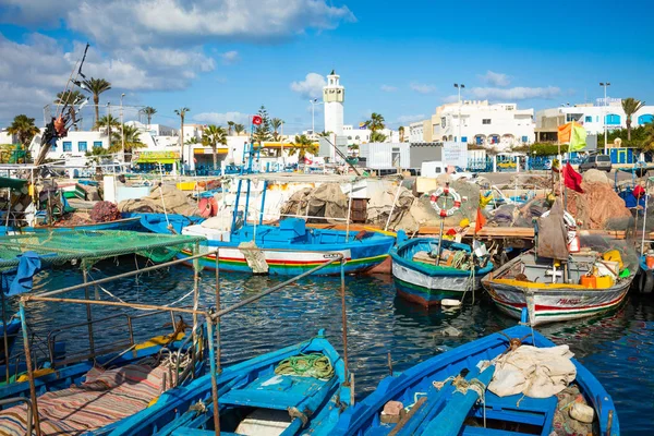 Mahdia, Tunisia - 15 Aralık 2018: Bir balıkçı limanı Mahdia, Tunus tekneler.