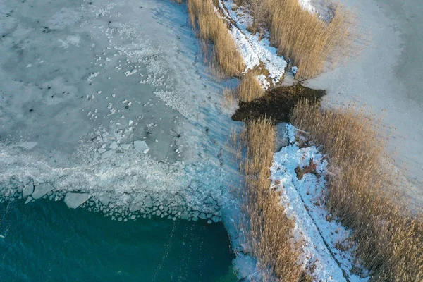 Вид Повітря Замерзле Озеро Зимові Пейзажі Ландшафтна Фотографія Знята Безпілотником — стокове фото