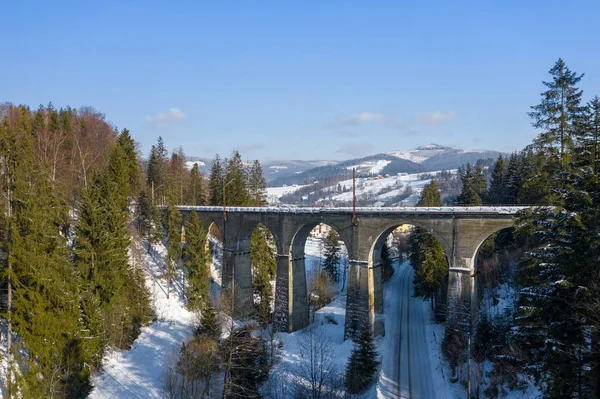 Pemandangan Musim Dingin Pegunungan Silesia Beskids Jembatan Railwai Wisla Glebce — Stok Foto