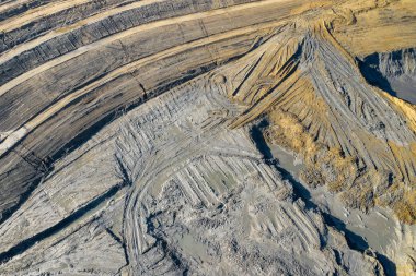 Havadan görünümü kum sandpit ve Fabrika bitki üretim malzemeleri İnşaat Sanayi için. Üstten Görünüm endüstriyel yer. Drone ile çekilen fotoğraf.