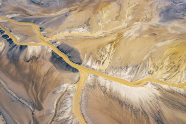 Havadan görünümü bir gerçeküstü endüstriyel yer. Çevre üzerinde insan etkisi. Yukarıdan görüntüleyin. Drone ile çekilen fotoğraf.