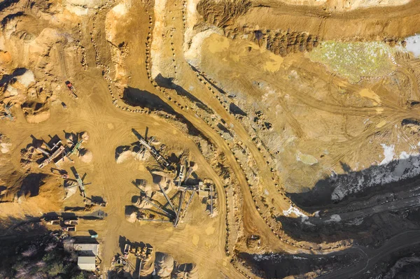 Açık Döküm Madencilik Taş Ocağı Ile Lots Makine Hava Görünümünü — Stok fotoğraf