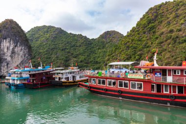 Ha Long Bay, Vietnam - 13 Kasım 2018 Halong Körfezi, Vietnam. Sen
