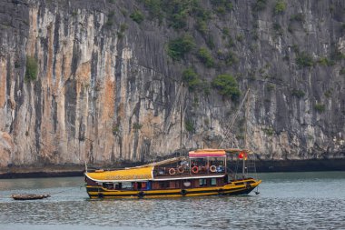 Ha Long Bay, Vietnam - 13 Kasım 2018 Halong Körfezi, Vietnam. Sen