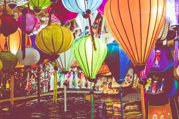 Colorful lanterns spread light on the old street of Hoi An Ancie — Stock Photo, Image