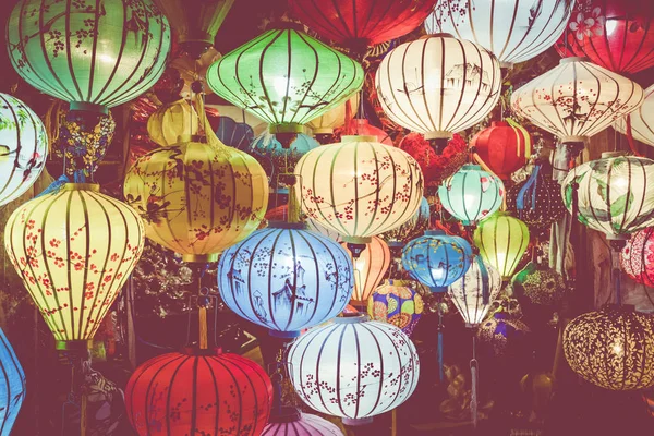 Colorful lanterns spread light on the old street of Hoi An Ancie — Stock Photo, Image