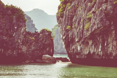 Halong Körfezi, Vietnam, Güney yüzen köy yakın rock Adaları
