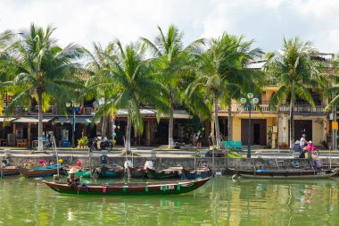 Hoi An, Vi antik mimarisi önünde geleneksel tekneler