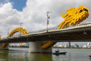 Ejderha Köprüsü (Cua Rong), bu modern köprü Han R