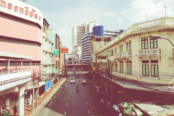 BANGKOK, TAILANDIA - 28 DE NOVIEMBRE DE 2018: El tráfico de Bangkok en el mo — Foto de Stock
