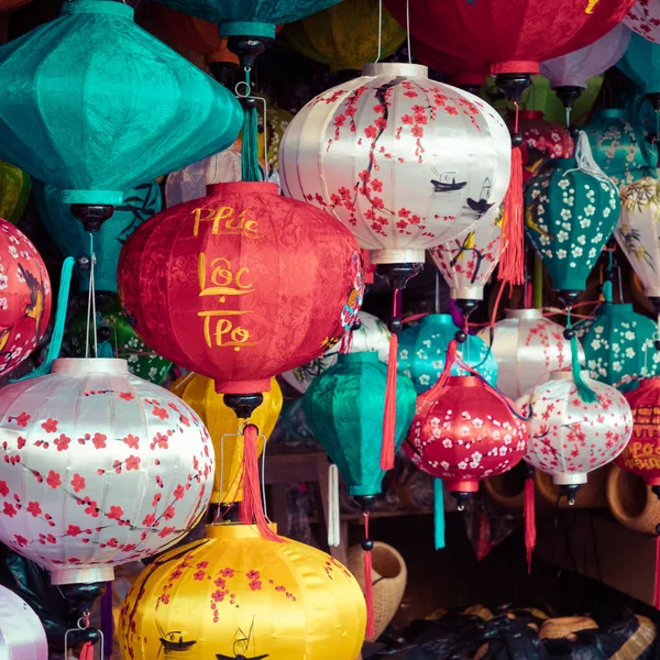 Colorful lanterns spread light on the old street of Hoi An Ancie — Stock Photo, Image