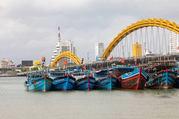 Pont Dragon (Cua Rong), ce pont moderne traverse le Han R — Photo