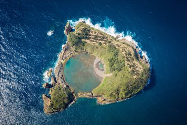 Vila Franca do Campo, Sao Miguel Adası Islet havadan görünümü,