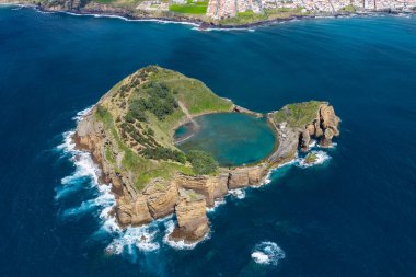 Vila Franca do Campo, Sao Miguel Adası Islet havadan görünümü,