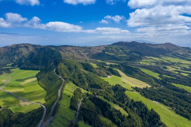 Sao migue adasında Azul Gölü 'nde sete Cidades 'in havadan görünümü