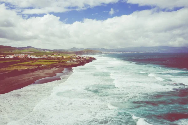 Ribeira Grande, Sao M Adası 'nda Atlantik sahilinin havadan görünümü