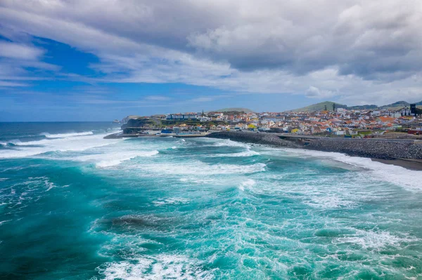 Vue aérienne de la côte atlantique à Ribeira Grande, île de Sao M — Photo