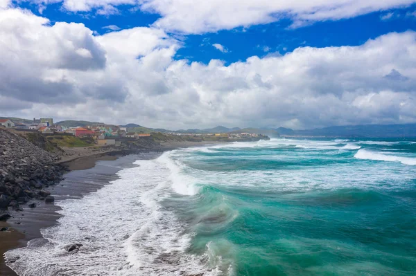 Vue aérienne de la côte atlantique à Ribeira Grande, île de Sao M — Photo