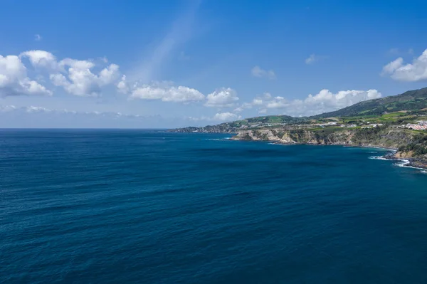 Vista aérea de la costa atlántica en Vila Franca do Campo, Sao Migue — Foto de Stock