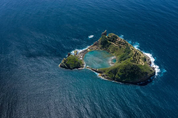 Vila Franca do Campo, Sao Miguel Adası Islet havadan görünümü,