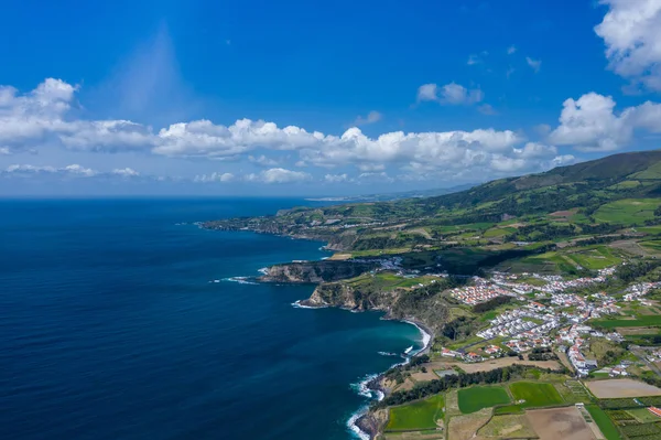 Vue aérienne de la côte atlantique à Vila Franca do Campo, Sao Migue — Photo