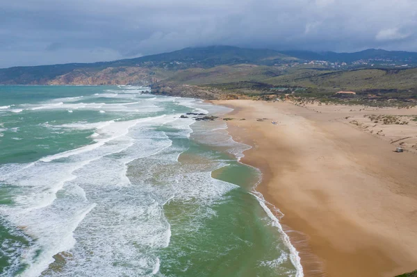 Vista aérea de la famosa playa Guincho en Cascais cerca de Lisboa, Puerto —  Fotos de Stock