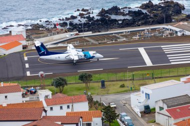Vila do Corvo Köyü ve hava şeridi, Corvo Adası, Azores, Po