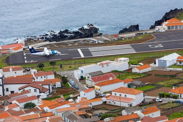 Vila do Corvo Köyü ve hava şeridi, Corvo Adası, Azores, Po