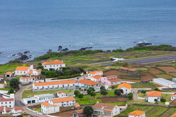 Vila do Corvo Köyü ve hava şeridi, Corvo Adası, Azores, Po
