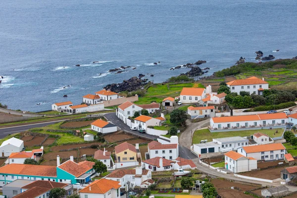 Village et piste d'atterrissage de Vila do Corvo, île de Corvo, Açores, Pô — Photo