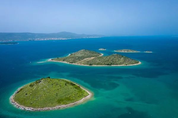 Vista aérea de la isla en forma de corazón de Galesnjak en el archipe de Zadar — Foto de Stock