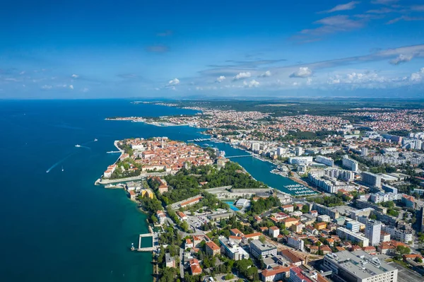 Vista aérea da cidade de Zadar. Hora de verão, na região da Dalmácia — Fotografia de Stock