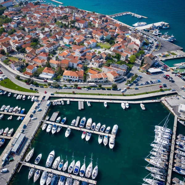 Vista aérea do Yacht Club e Marina em Biograd na Moru. Verão — Fotografia de Stock